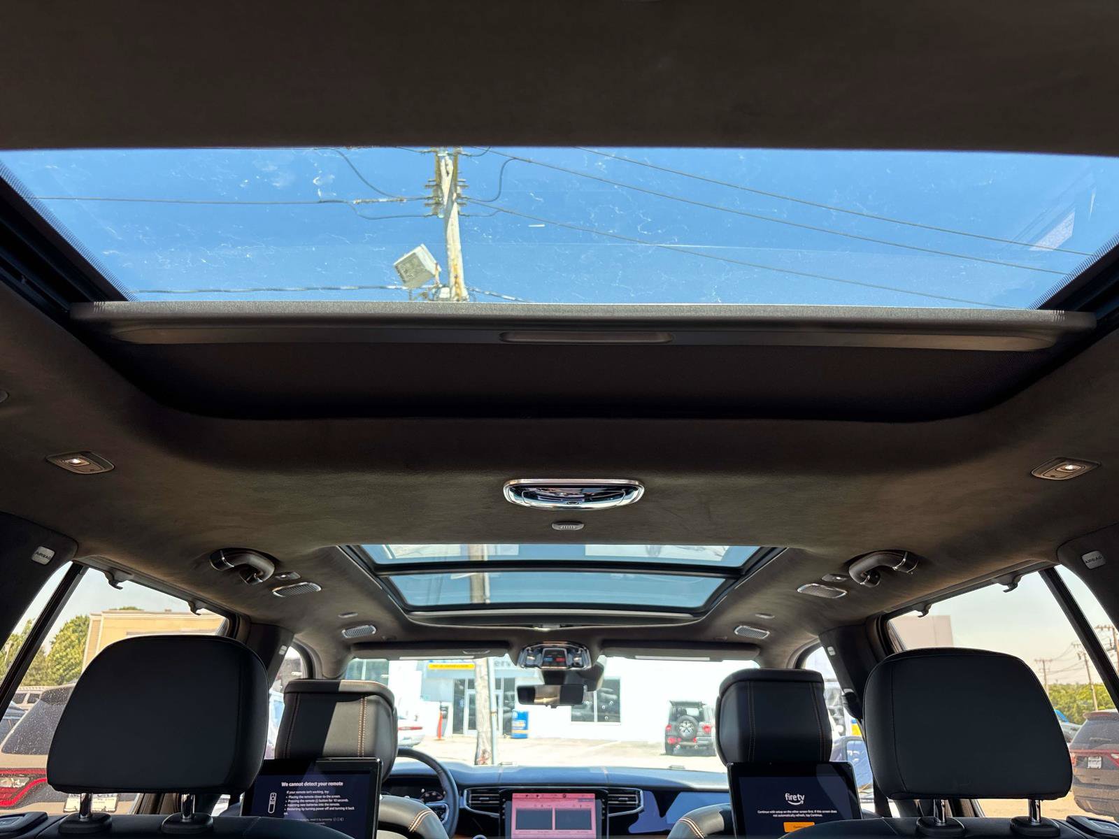 Certified 2022 Jeep Grand Wagoneer Series III w/ Rear Seat Video Group 1 AWD/4WD image 17