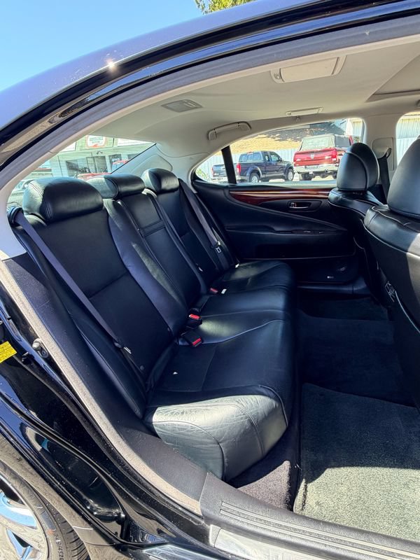 Used 2012 Lexus LS 460 L w/ Luxury Value Edition RWD image 19