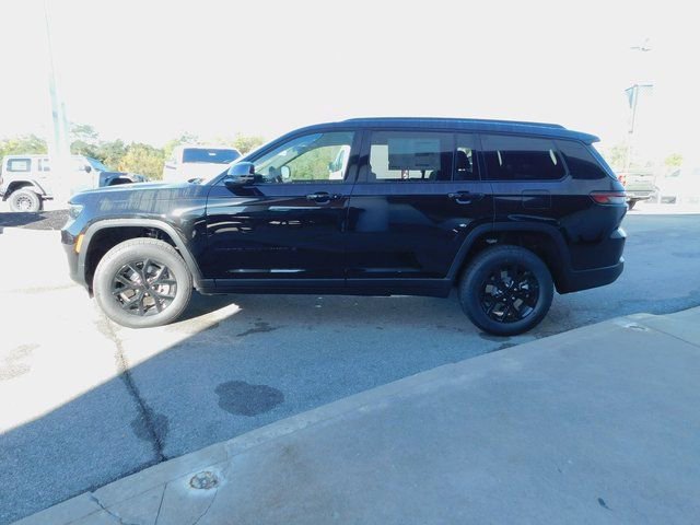 New 2025 Jeep Grand Cherokee L Laredo image 6