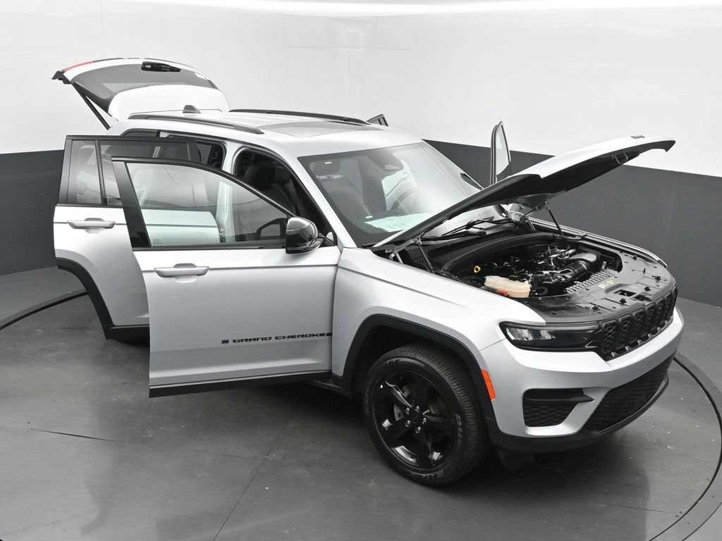 Used 2024 Jeep Grand Cherokee Altitude AWD/4WD image 74