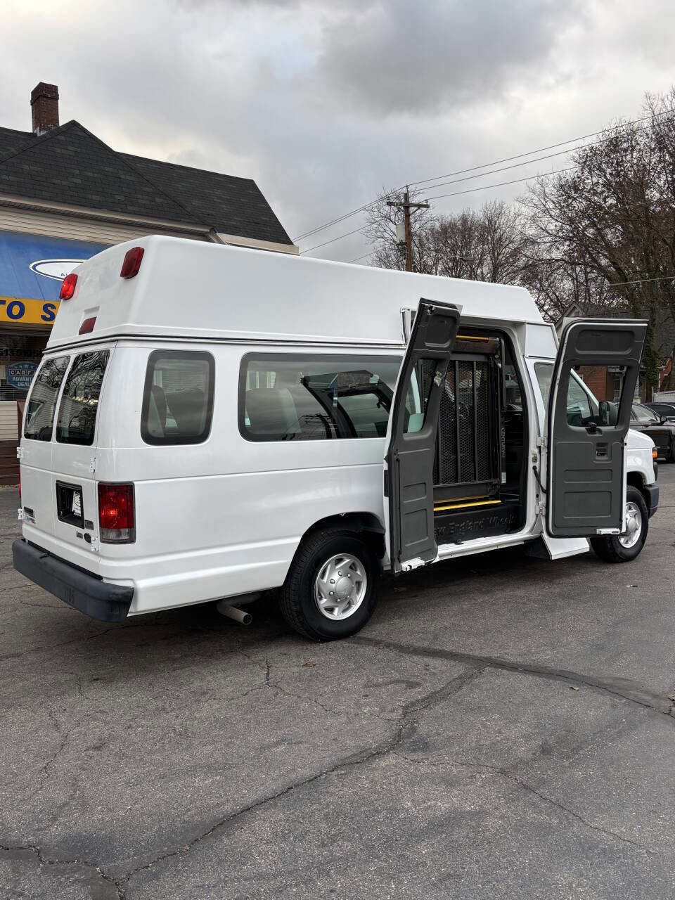 Used 2011 Ford E-250 and Econoline 250 Extended w/ PWR Group image 16