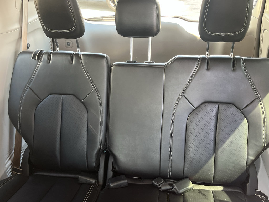 Used 2023 Chrysler Pacifica Touring-L FWD image 46