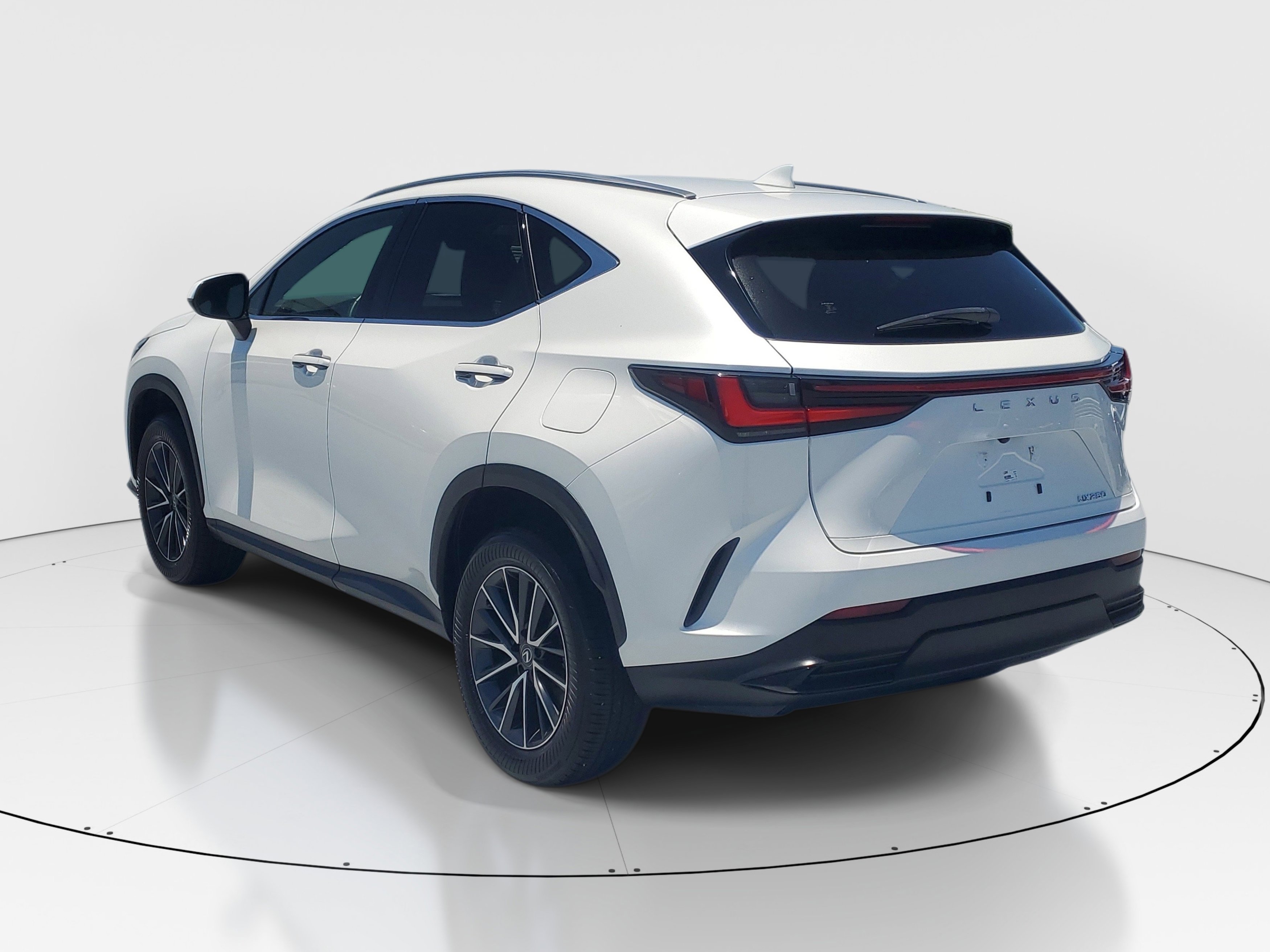 Used 2024 Lexus NX 250 FWD w/ Towing Package (2000 Lbs) image 5