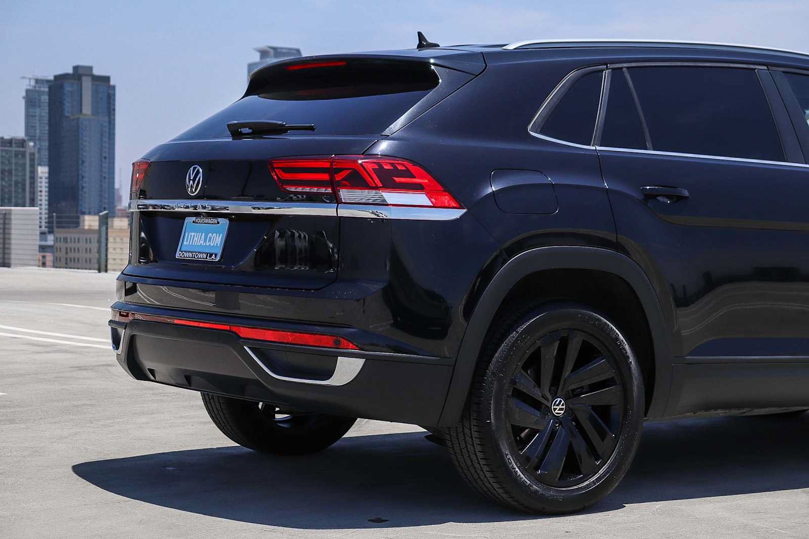 Certified 2020 Volkswagen Atlas Cross Sport SE FWD image 9