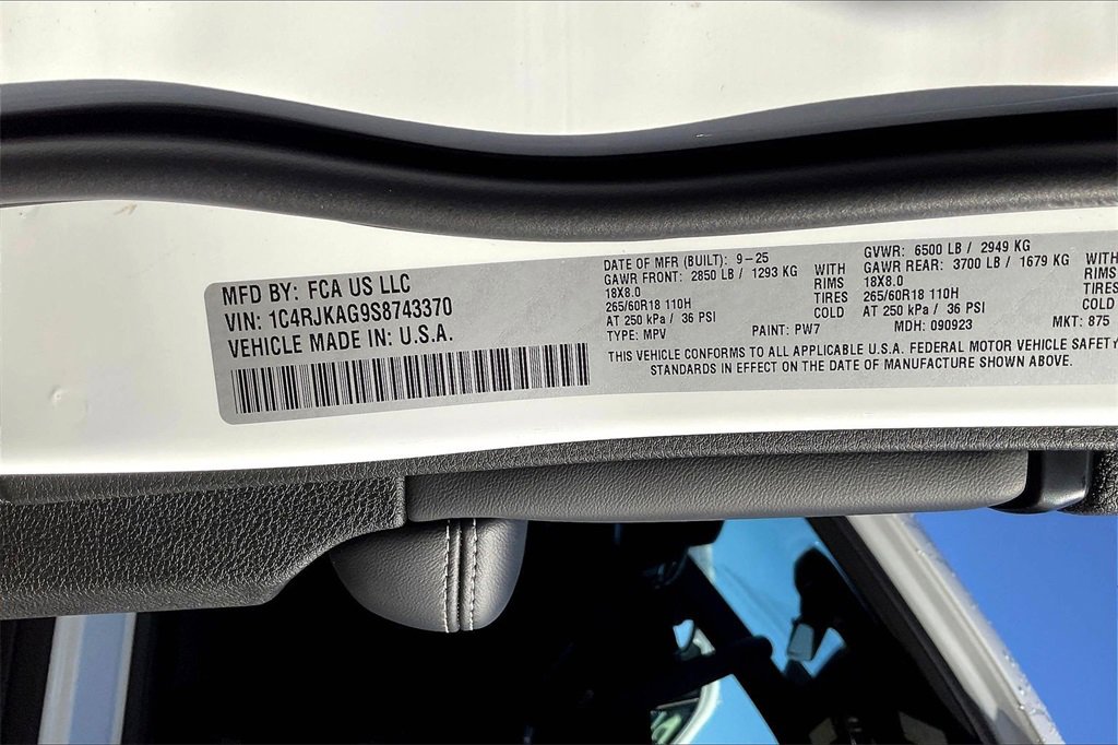 New 2025 Jeep Grand Cherokee L Altitude image 13