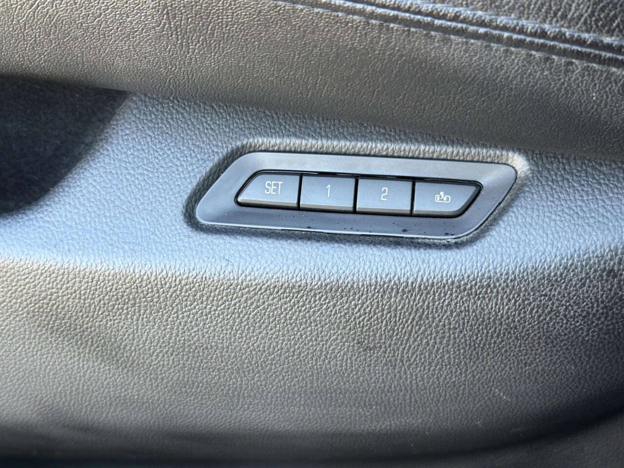 Used 2015 Cadillac Escalade Premium AWD/4WD image 29