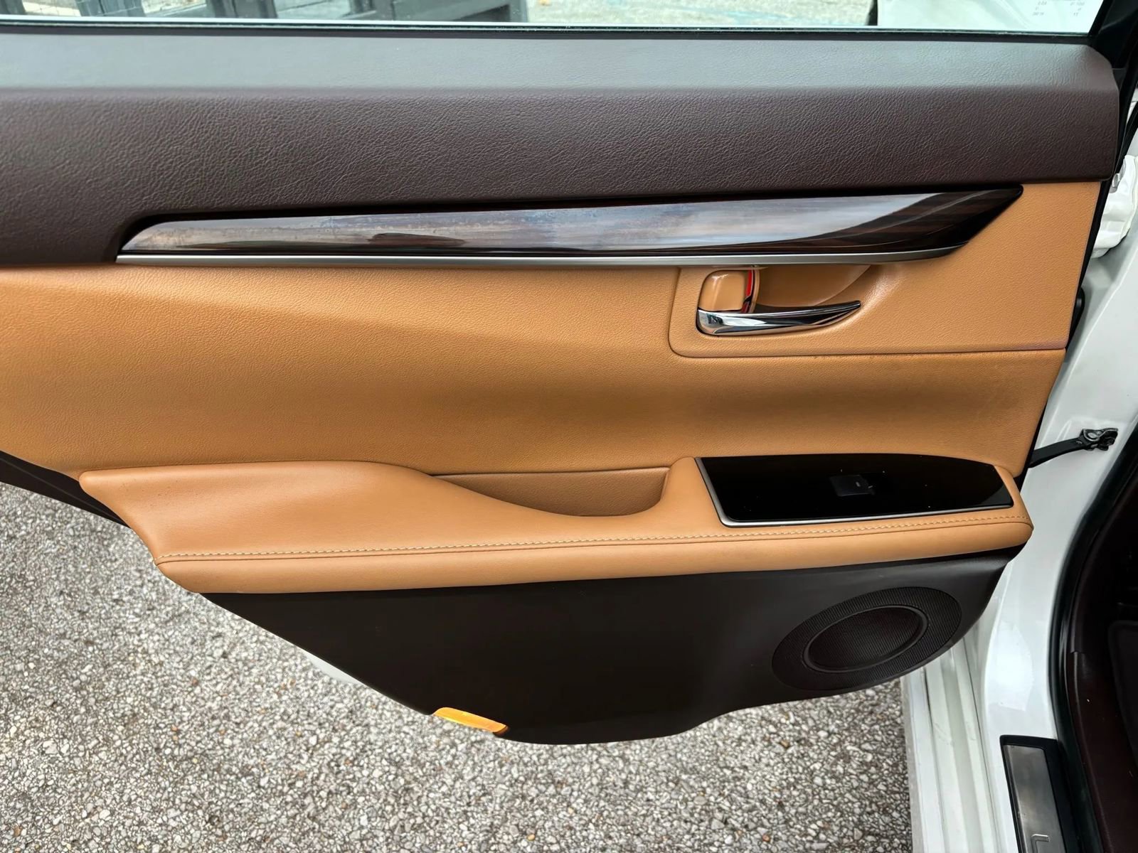 Used 2016 Lexus ES 350 w/ Luxury Package w/Wood Trim image 23