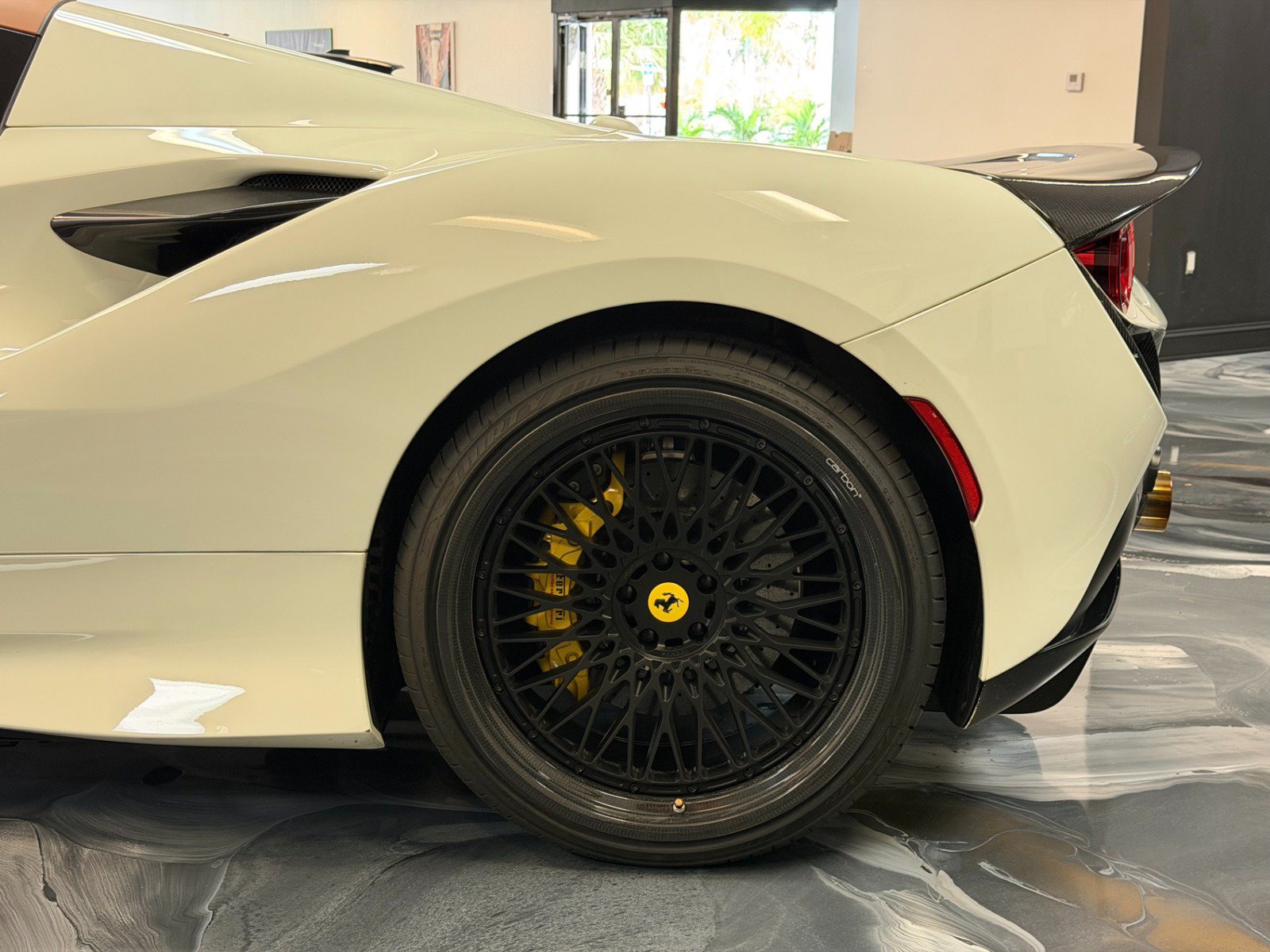 Used 2022 Ferrari F8 Tributo RWD image 6
