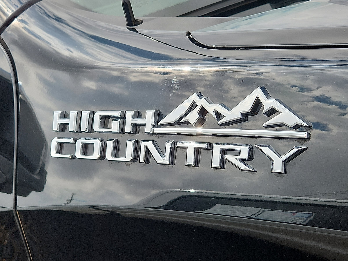 Used 2025 Chevrolet Silverado 1500 High Country AWD/4WD image 6