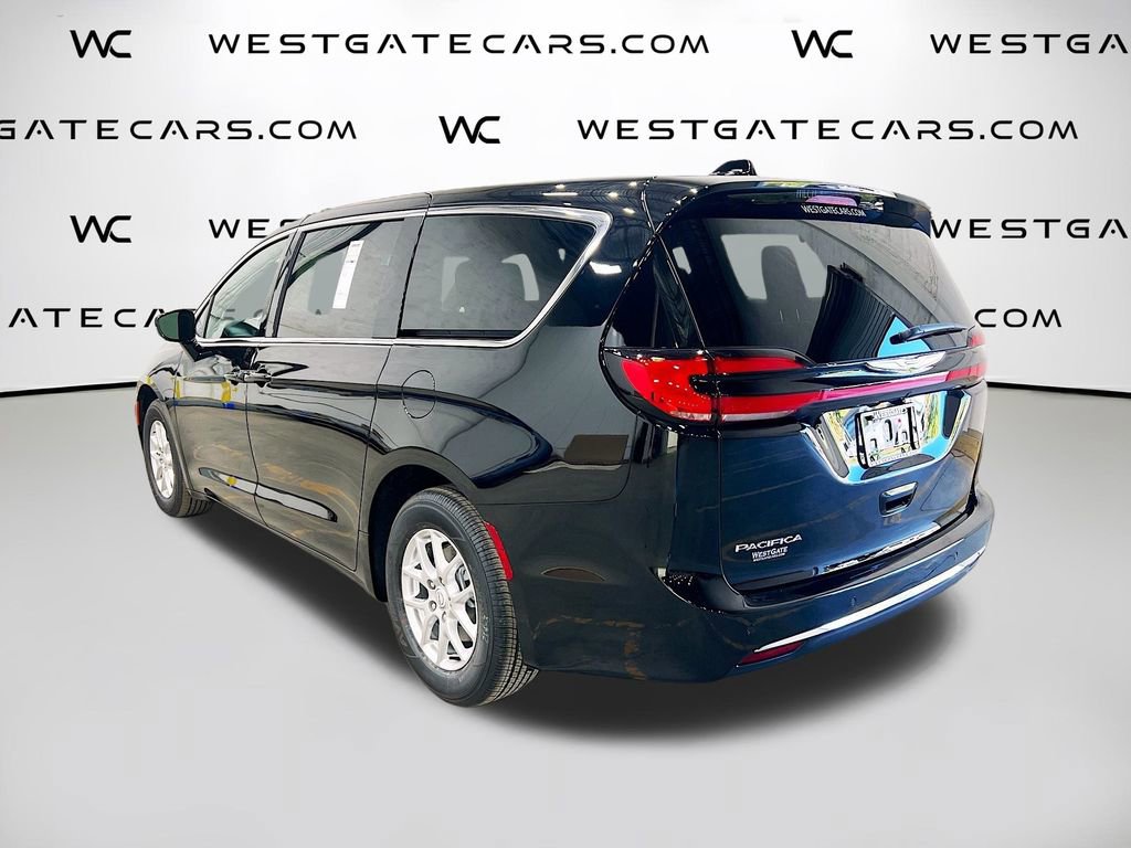 New 2026 Chrysler Pacifica Select image 5