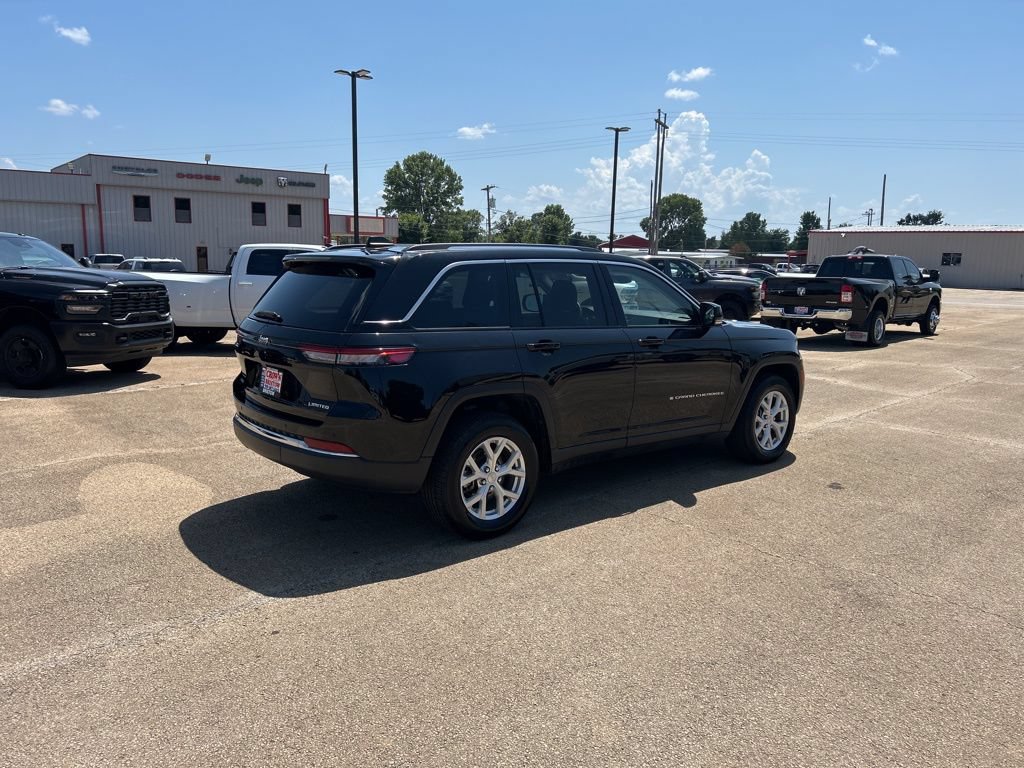 Used 2023 Jeep Grand Cherokee Limited AWD/4WD image 5