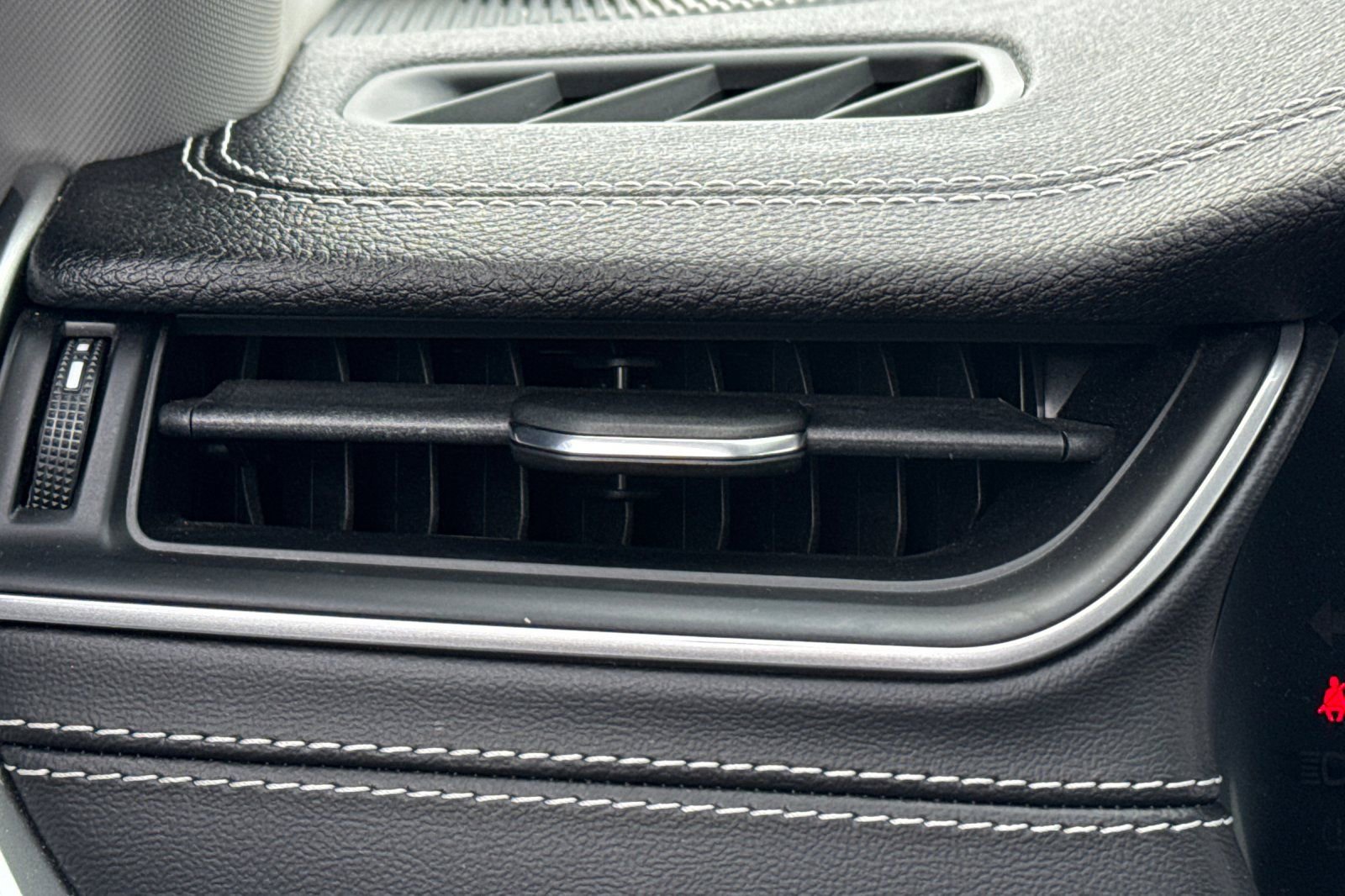 Used 2022 Jeep Grand Cherokee Limited image 28