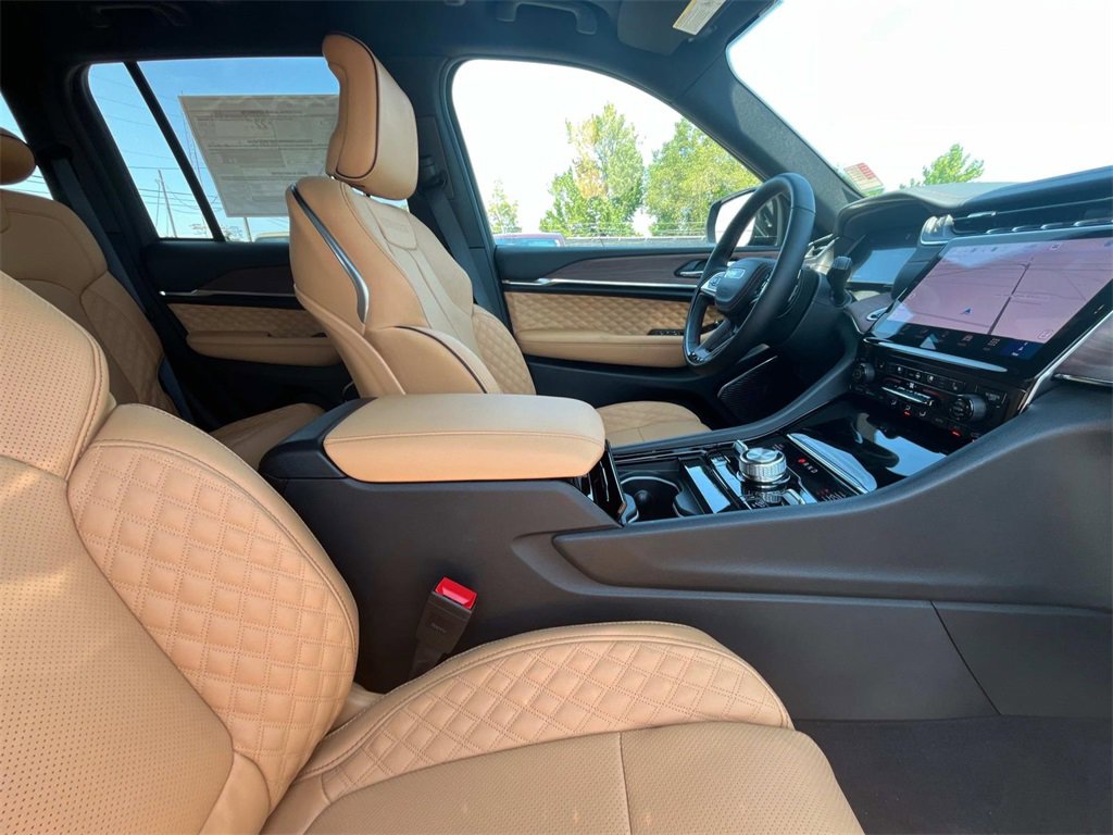 New 2025 Jeep Grand Cherokee Summit image 17