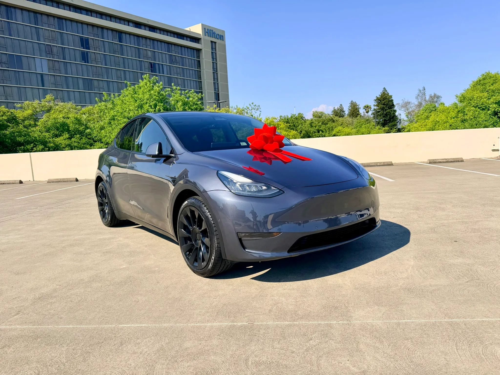 Used 2023 Tesla Model Y Long Range AWD/4WD image 1