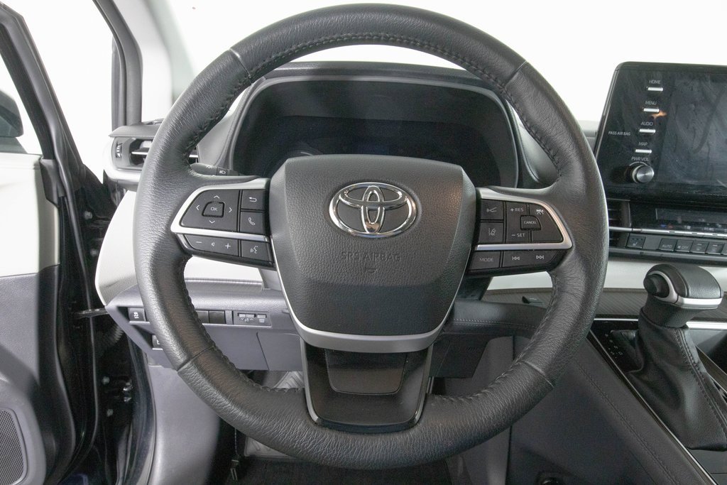 Used 2023 Toyota Sienna XLE image 27