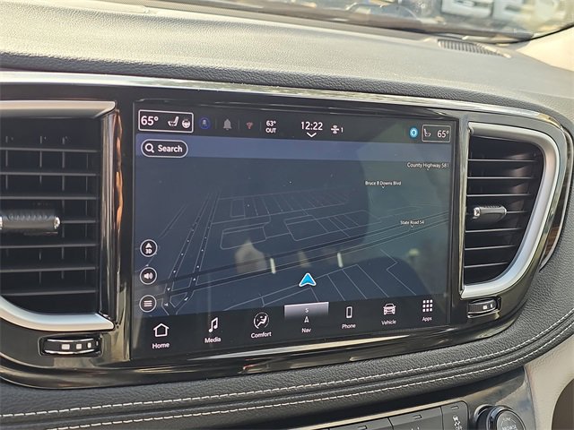 Used 2024 Chrysler Pacifica Limited image 27