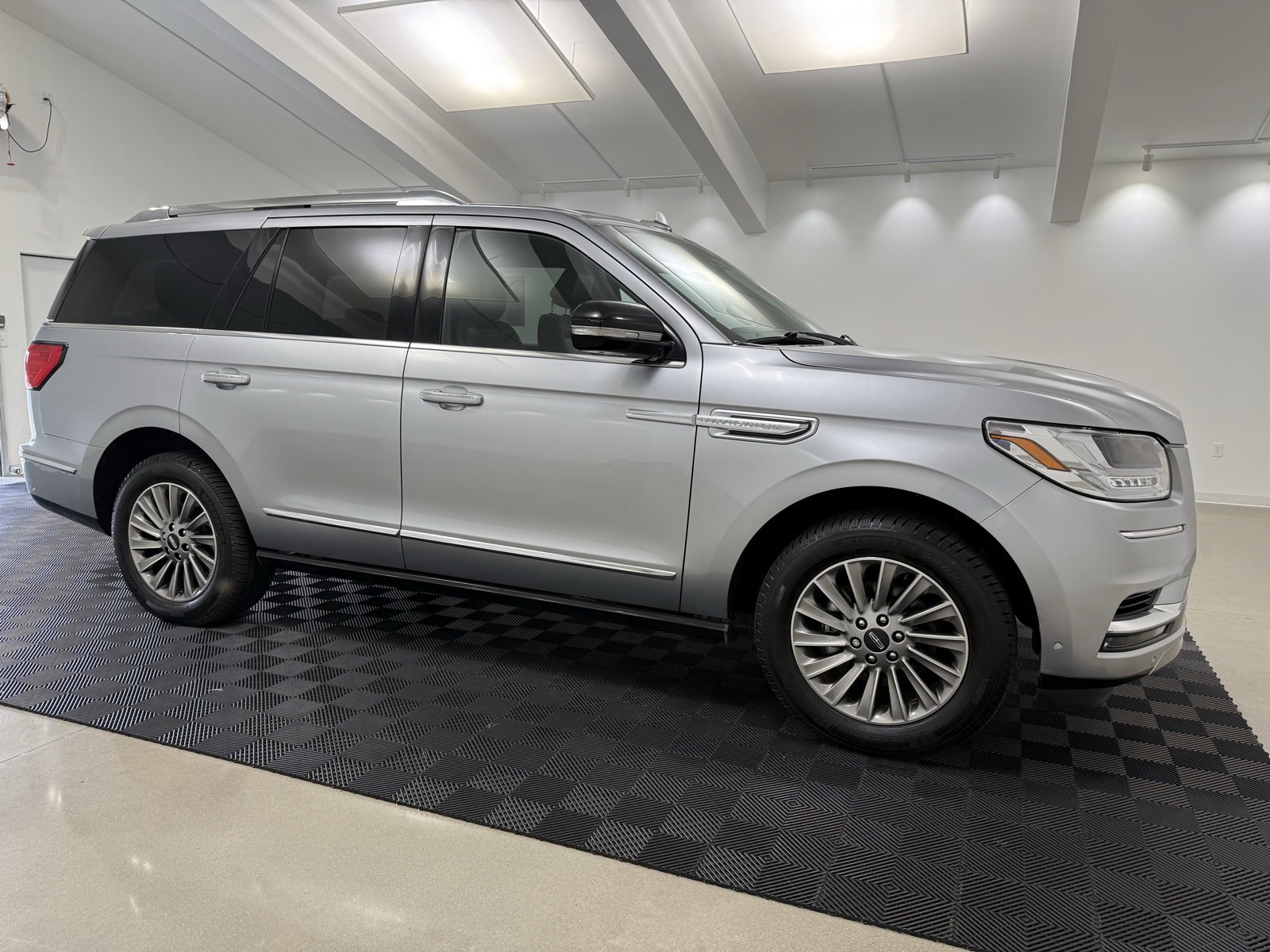 Used 2020 Lincoln Navigator 2WD image 1