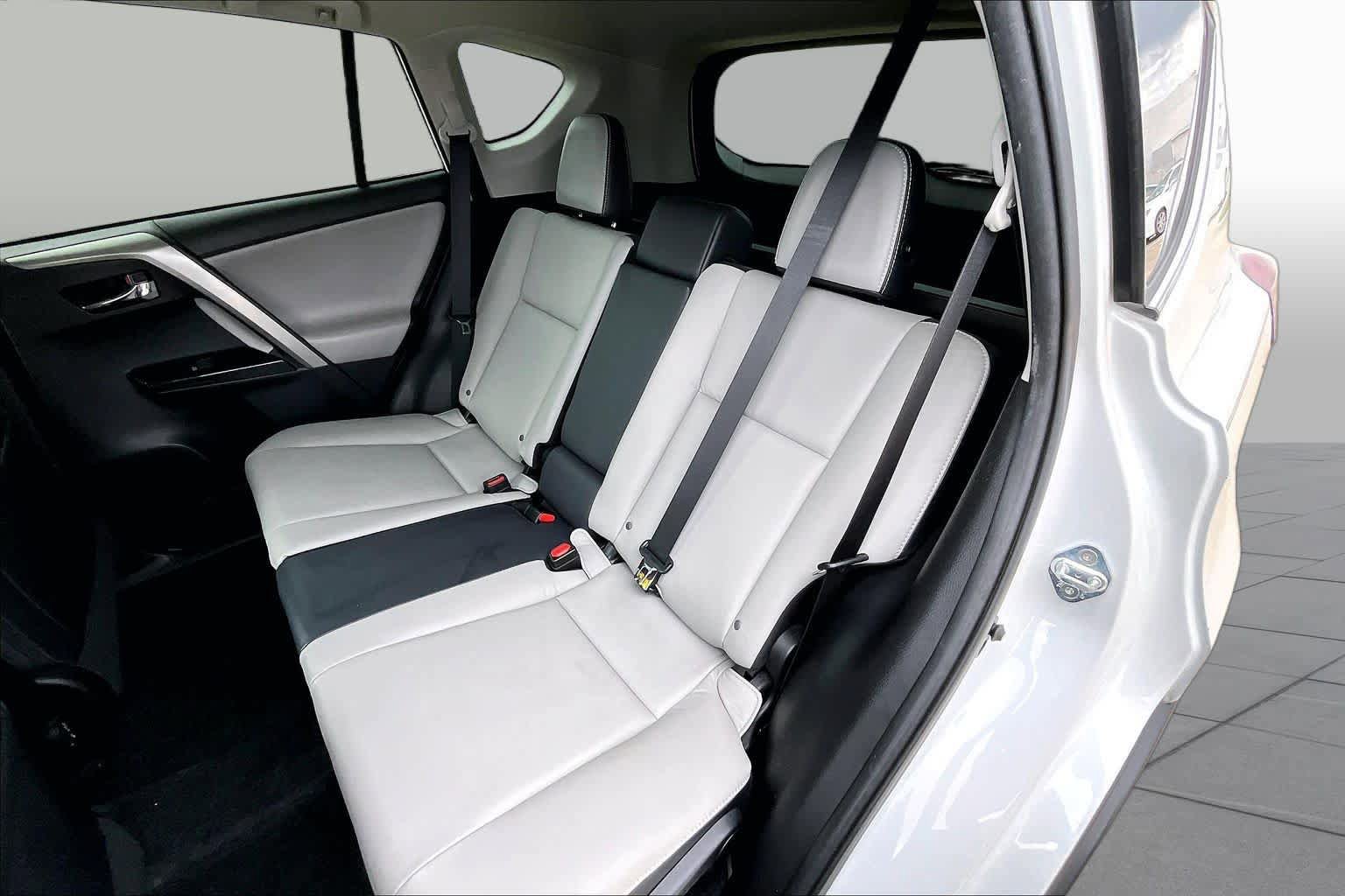 Used 2017 Toyota RAV4 Limited FWD image 21