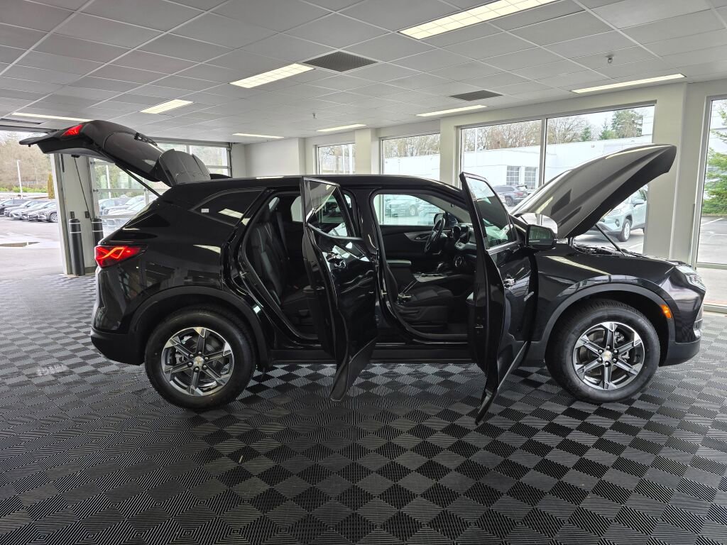 Used 2025 Chevrolet Blazer LT image 18