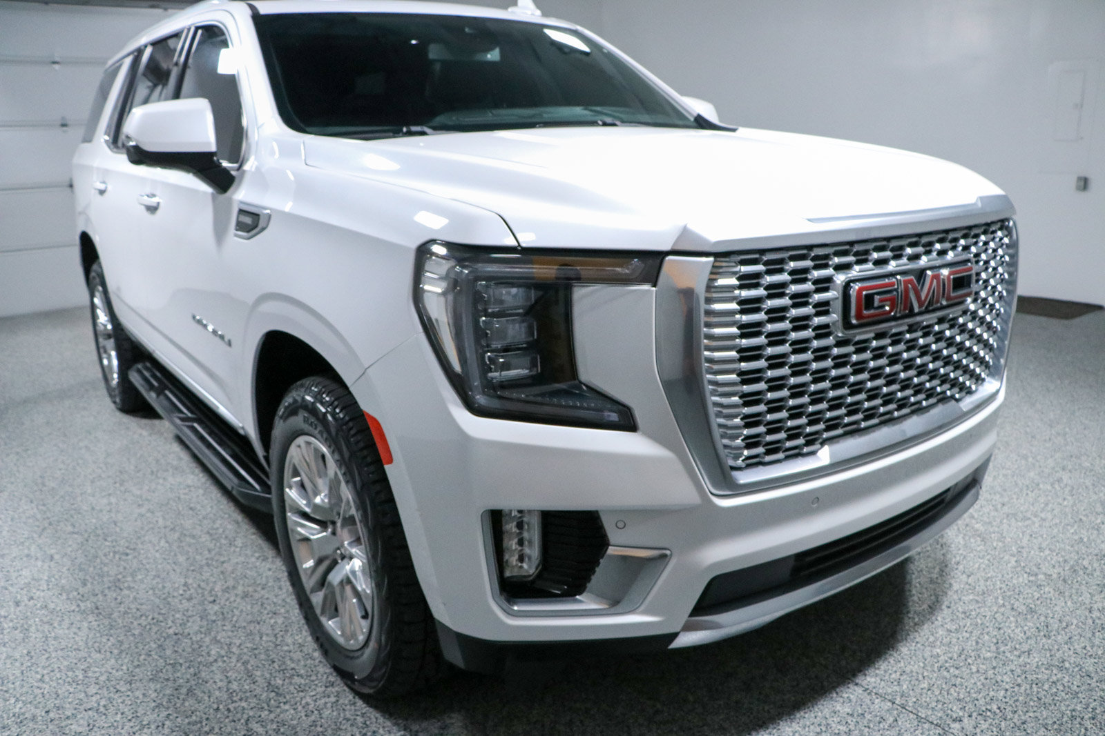 Used 2023 GMC Yukon Denali AWD/4WD image 5