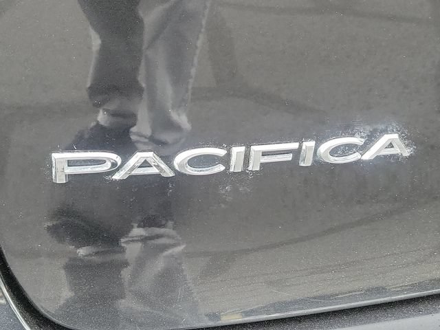 Used 2019 Chrysler Pacifica Touring-L FWD image 26