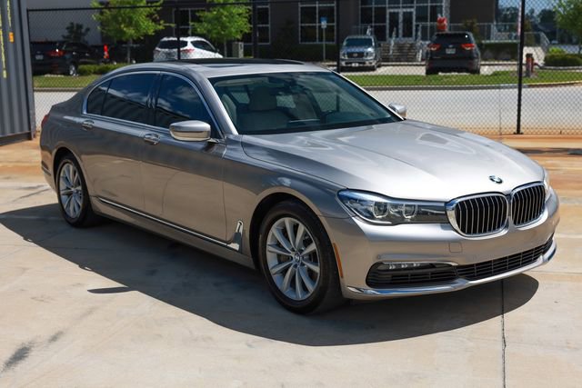 Used 2018 BMW 740i image 18