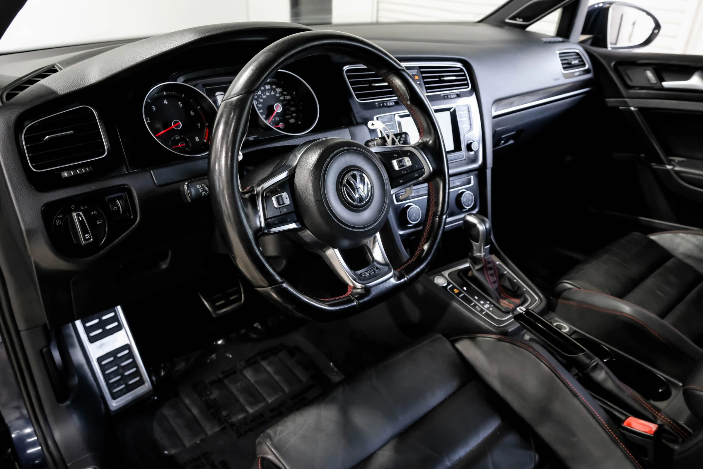 Used 2015 Volkswagen GTI SE FWD image 24