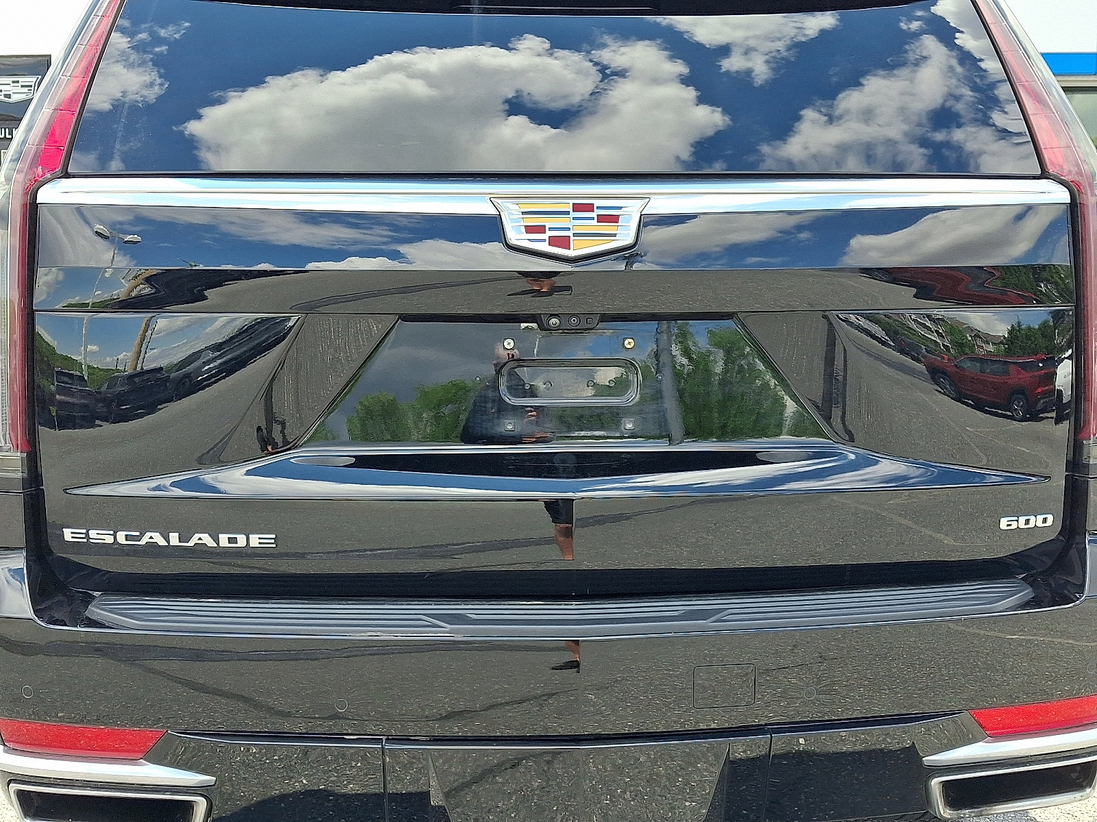 Certified 2023 Cadillac Escalade Premium Luxury AWD/4WD image 13