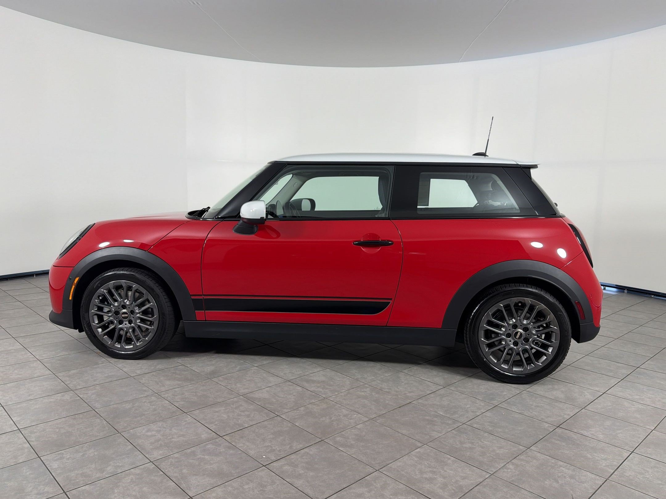 Used 2025 MINI Cooper S FWD image 2