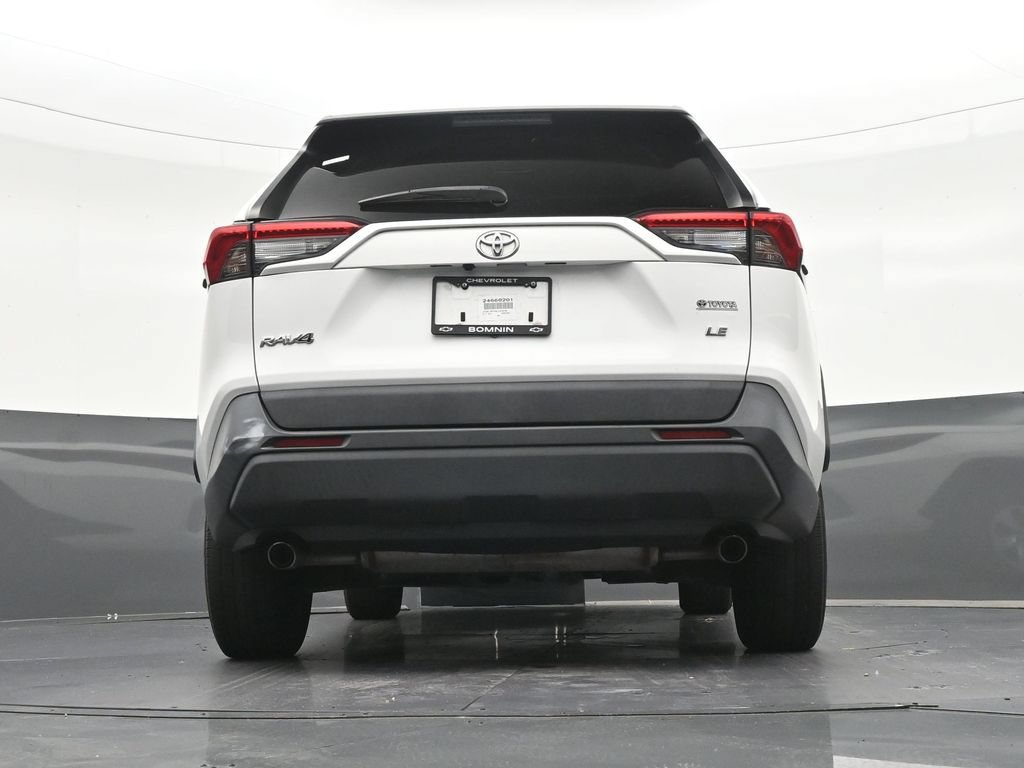 Used 2020 Toyota RAV4 LE FWD image 26