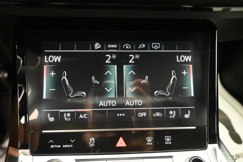 Used 2022 Audi e-tron Premium Plus w/ Premium Plus Package AWD/4WD image 16