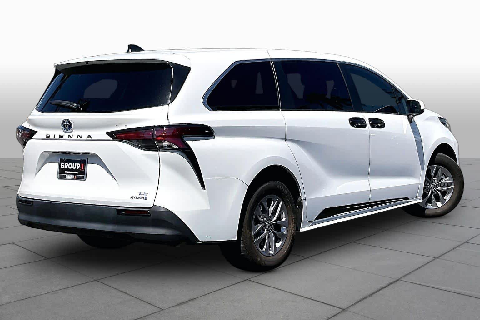 Certified 2022 Toyota Sienna LE FWD image 12