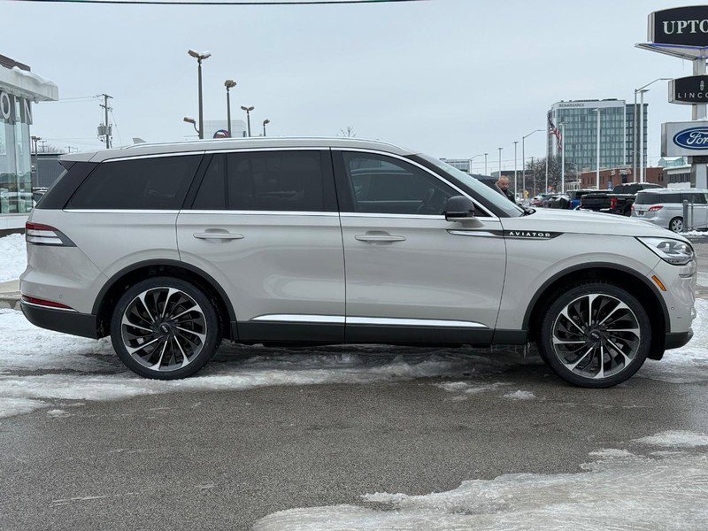 Used 2020 Lincoln Aviator Reserve w/ Equipment Group 202A image 2