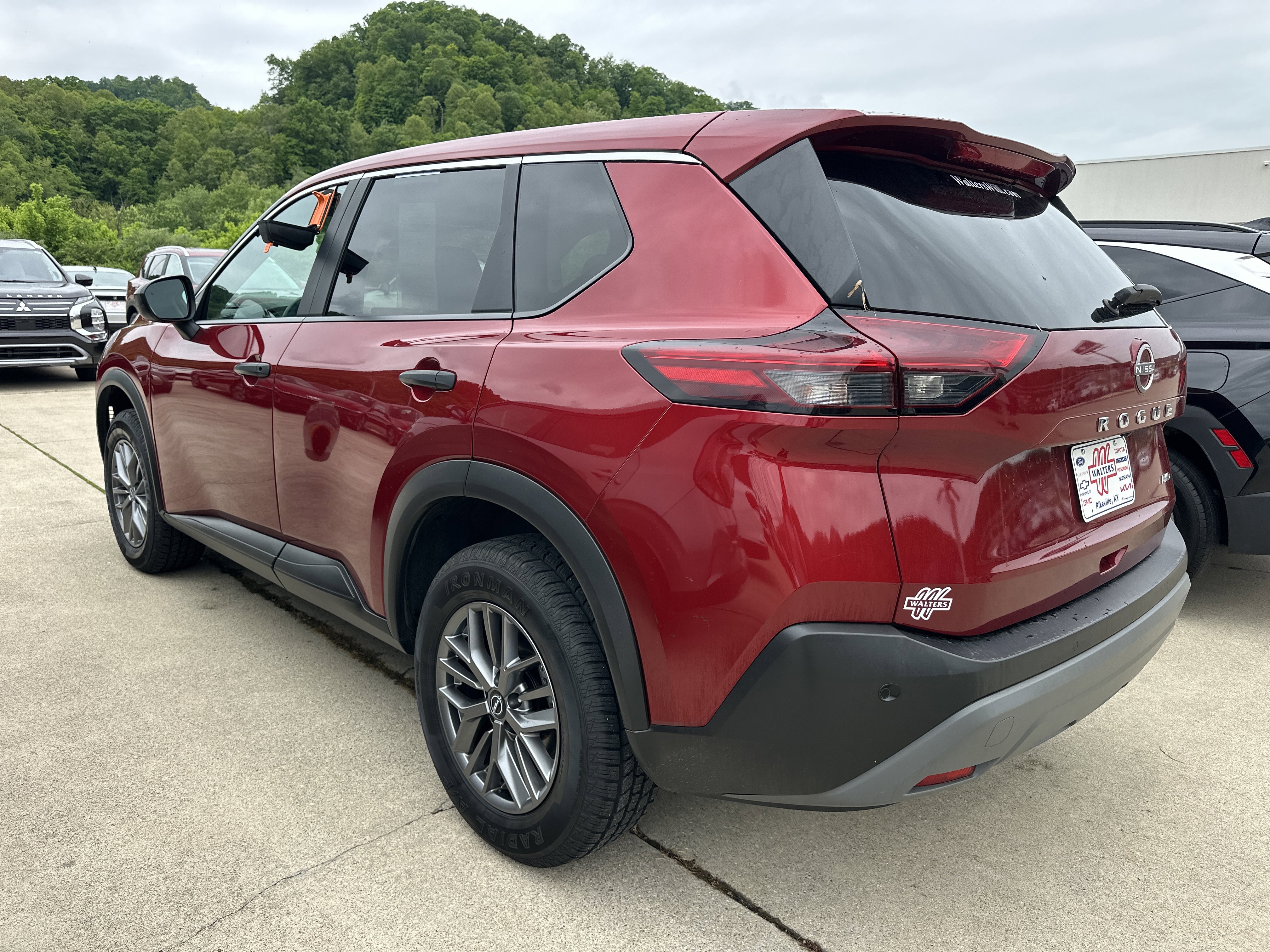 Used 2023 Nissan Rogue S AWD/4WD image 5