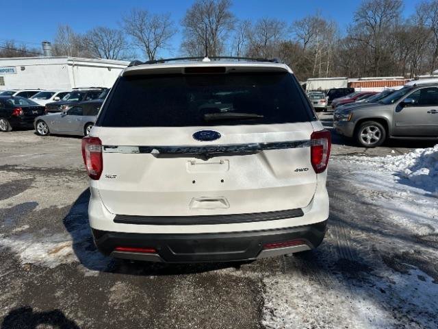Used 2019 Ford Explorer XLT w/ Equipment Group 202A image 4