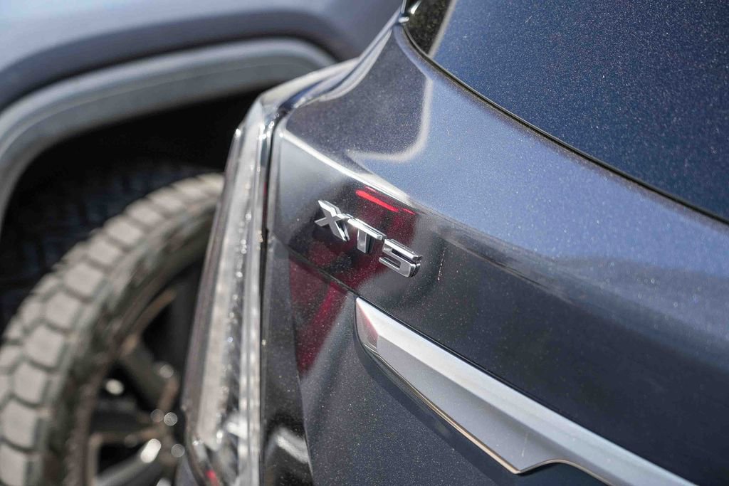 Used 2019 Cadillac XT5 Luxury w/ Sport Package FWD image 9