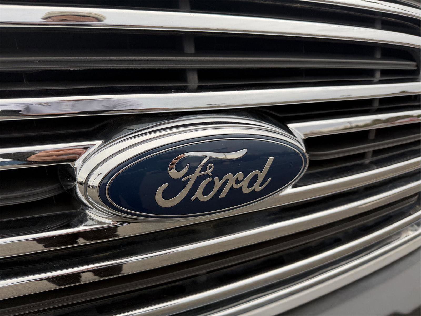 Used 2015 Ford Transit 350 XLT image 12