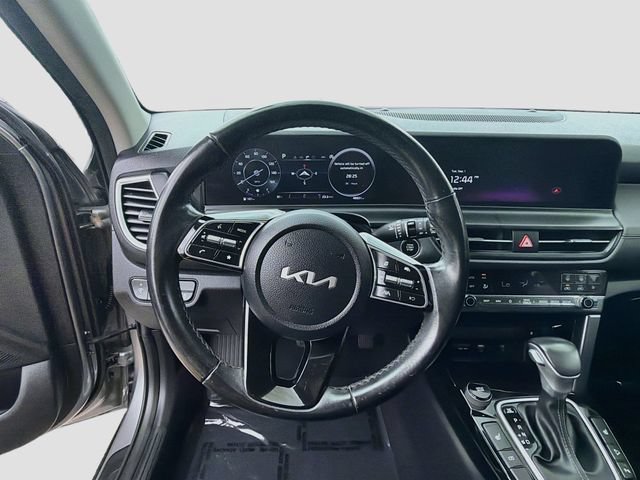 Used 2025 Kia Seltos EX w/ EX Sunroof Package FWD image 11