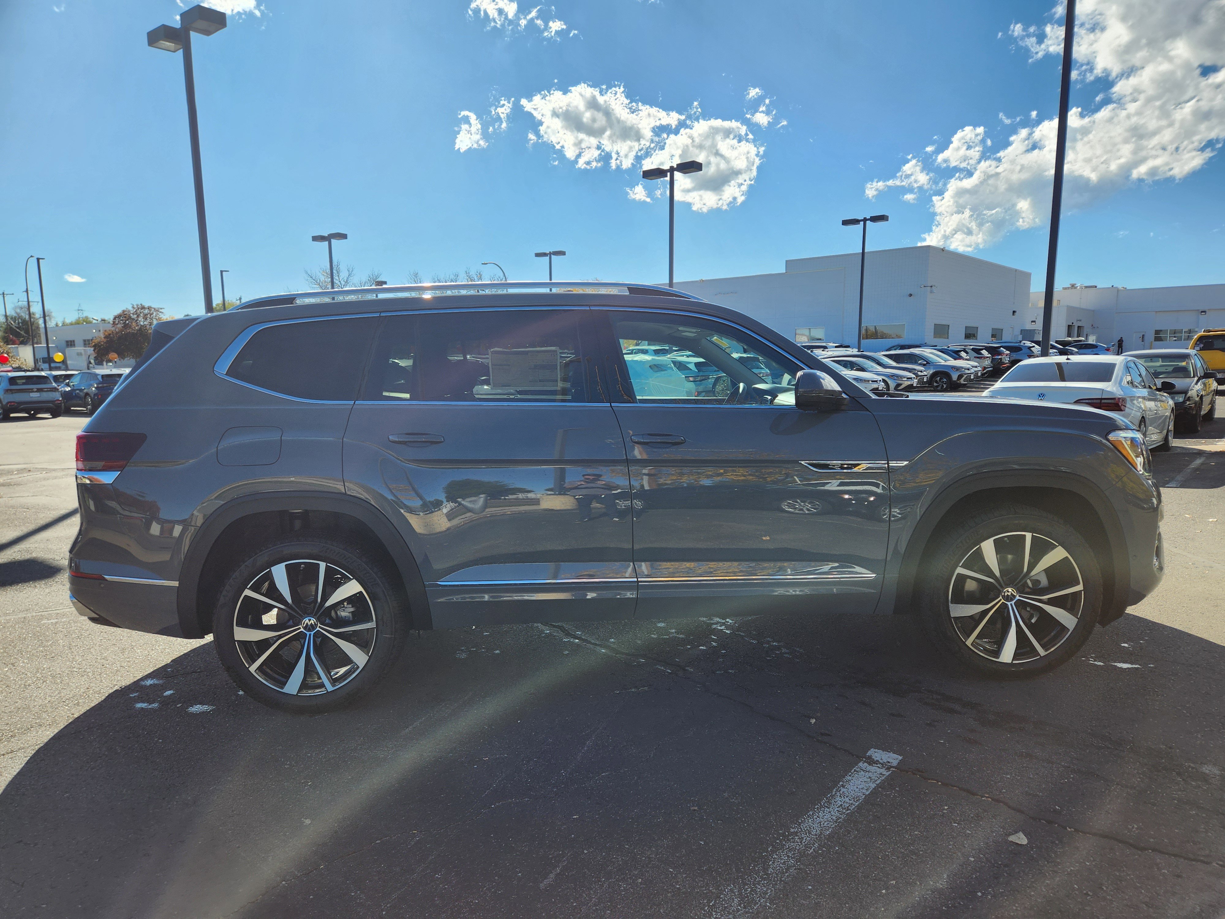 New 2026 Volkswagen Atlas SEL Premium R-Line image 8