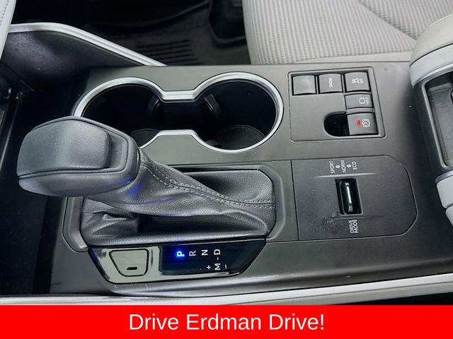 Used 2023 Toyota Highlander L image 19
