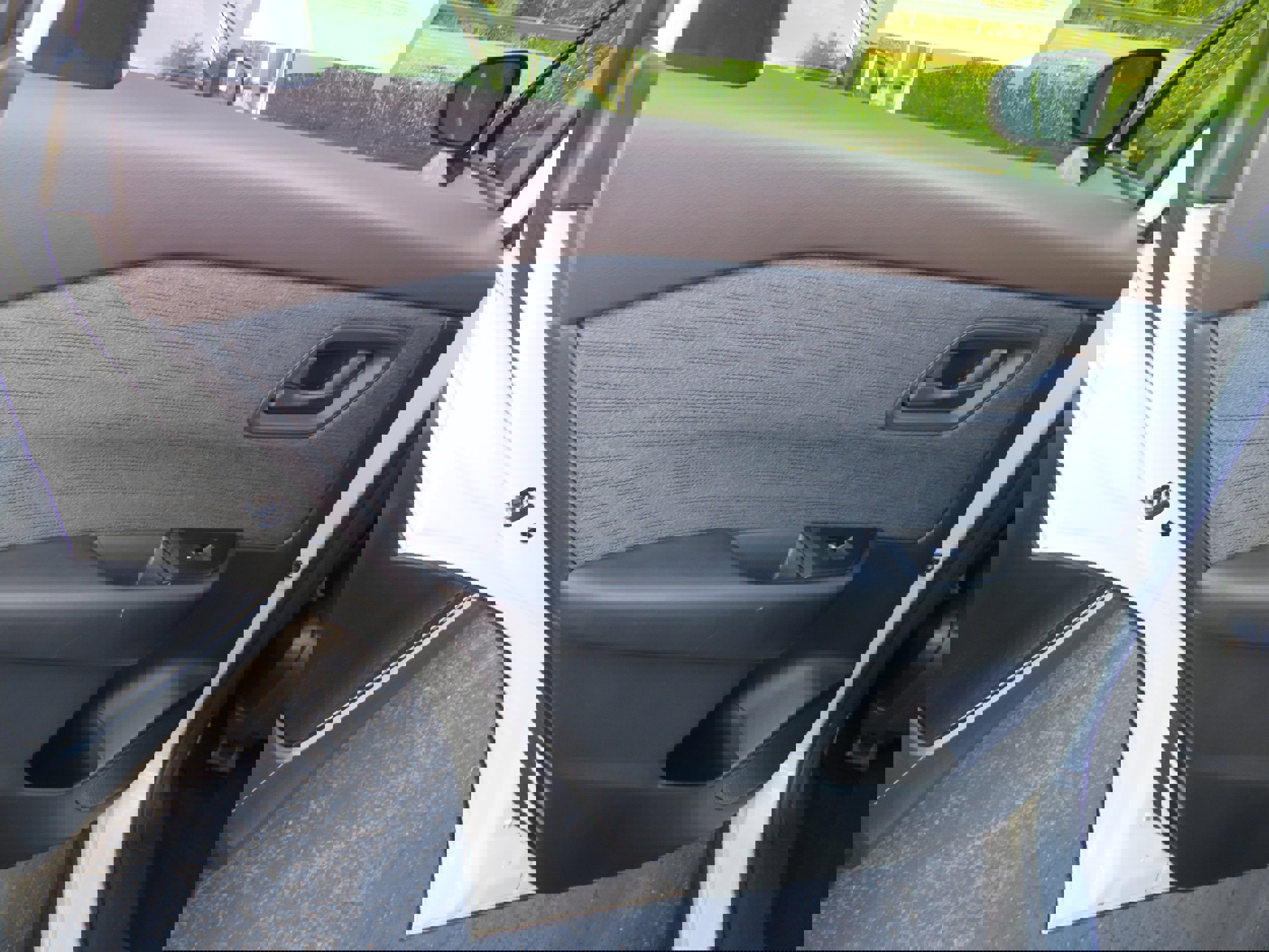 Used 2023 Nissan Rogue S image 13