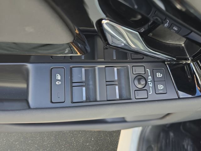 Certified 2025 Land Rover Range Rover Evoque S image 31