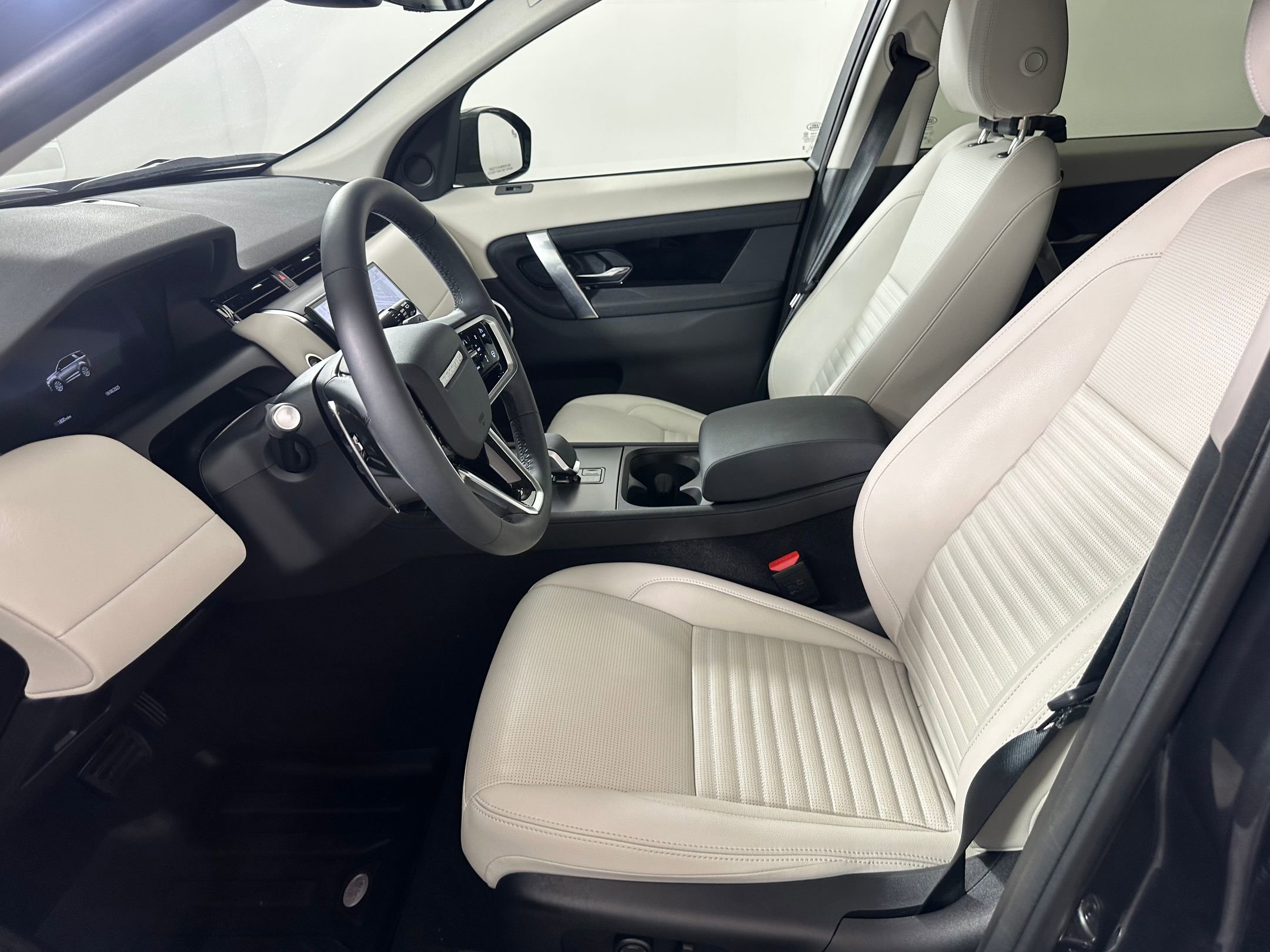 Used 2025 Land Rover Discovery Sport S AWD/4WD image 4