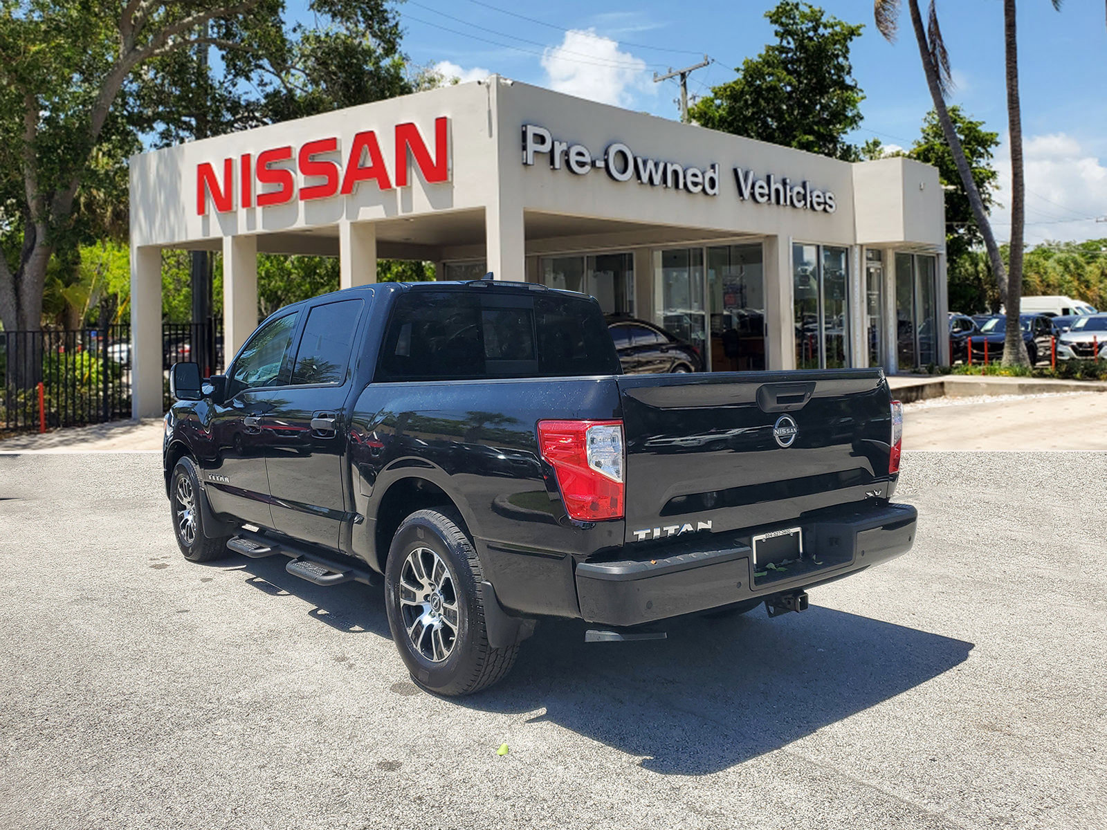 Certified 2024 Nissan Titan SV w/ SV Convenience Package image 6