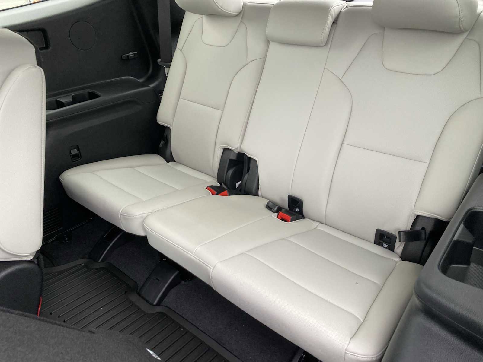 Used 2025 Kia Telluride EX w/ EX Captain's Chair Package FWD image 31