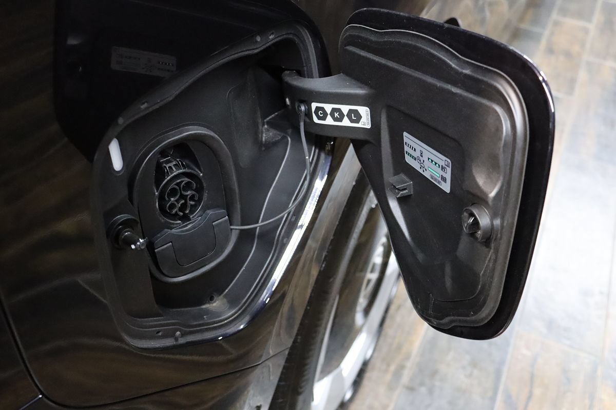 Used 2025 Volkswagen ID. Buzz Pro S RWD image 11