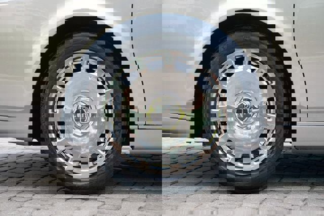 Used 2013 Rolls-Royce Phantom Sedan image 34