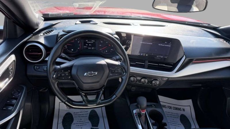 Used 2024 Chevrolet Trax RS image 29