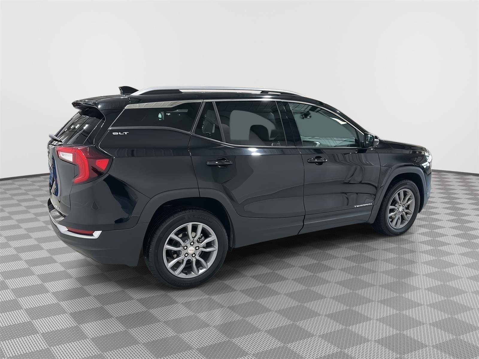 Used 2024 GMC Terrain SLT image 6