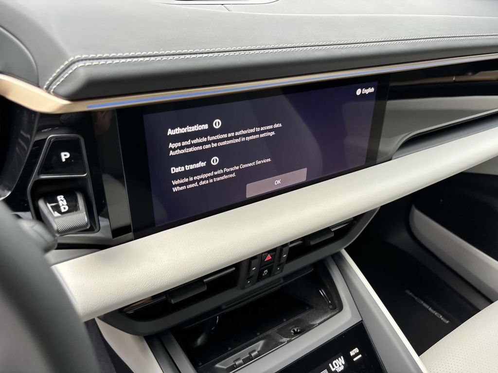 Used 2025 Porsche Macan 4 Electric image 32